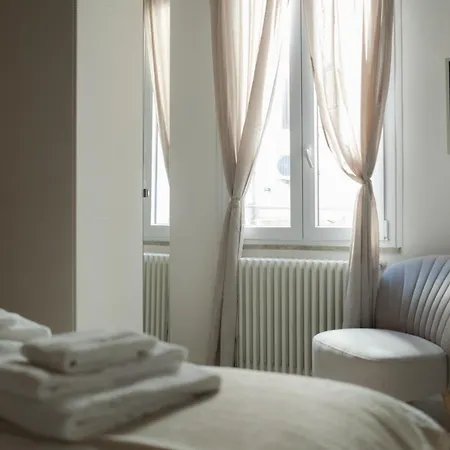 White Ostilia Apartments-3