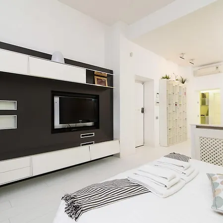 White Ostilia Apartments-3
